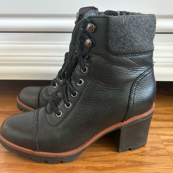 NATURALIZER Ankle tie up bootie - Picture 1 of 4